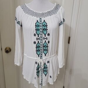Neiman Marcus Size M White Crepe-y Blouse w/ Navy & Bright Turquoise Embroidery